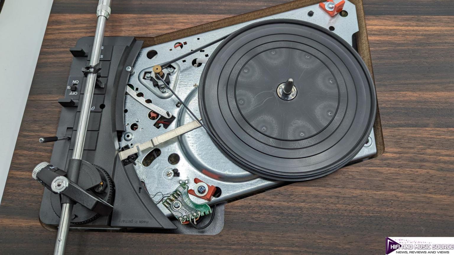 Rekkord F400 automatic turntable - HiFi and Music Source