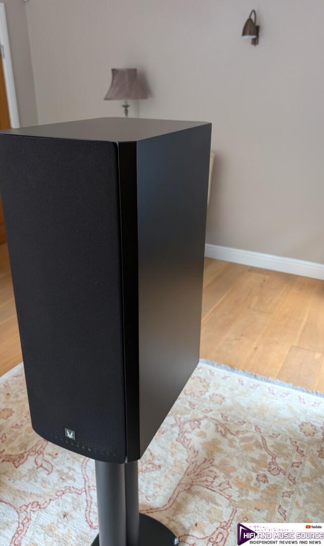 Arendal 1723 Monitor 8 with magnetic grille on