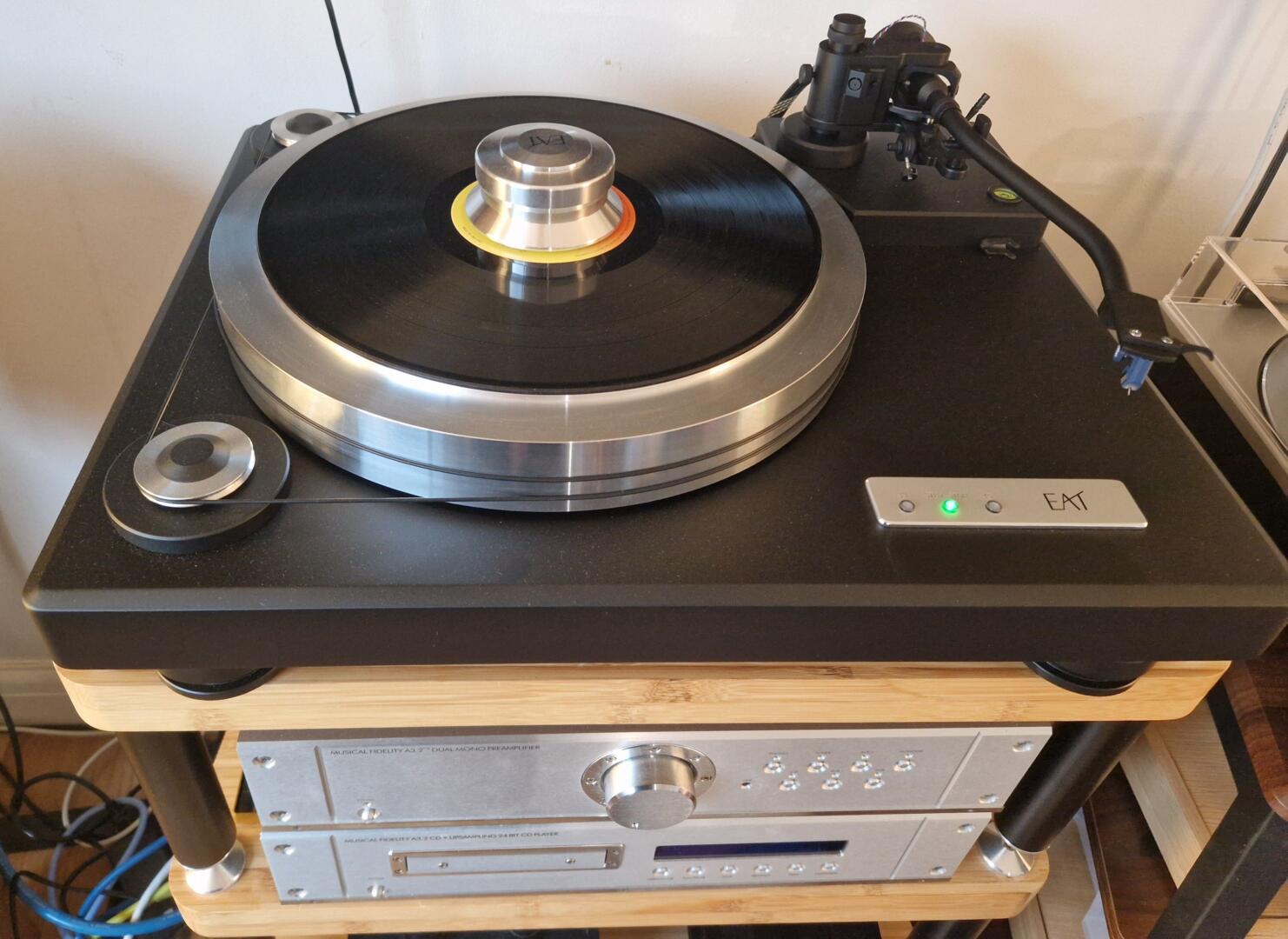 EAT F-DUR turntable with Ortofon MC90X