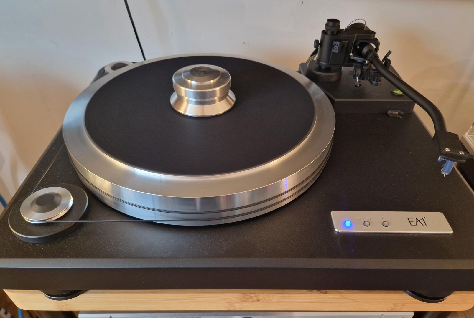 EAT F-DUR turntable with Ortofon MC90X
