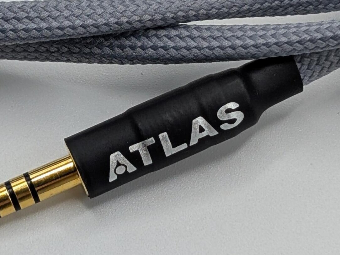 Zeno Seraphic headphone cable 4.4mm balanced connection detail