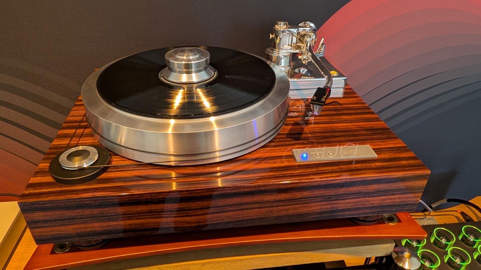 E.A.T. FORTE S turntable
